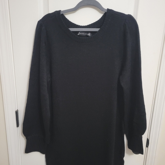 Black Button-Back Cable Sweater Dress - Picture 4 of 13